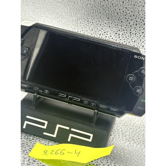 psp 1000 w/accessories & new battery - Picture 8 of 9